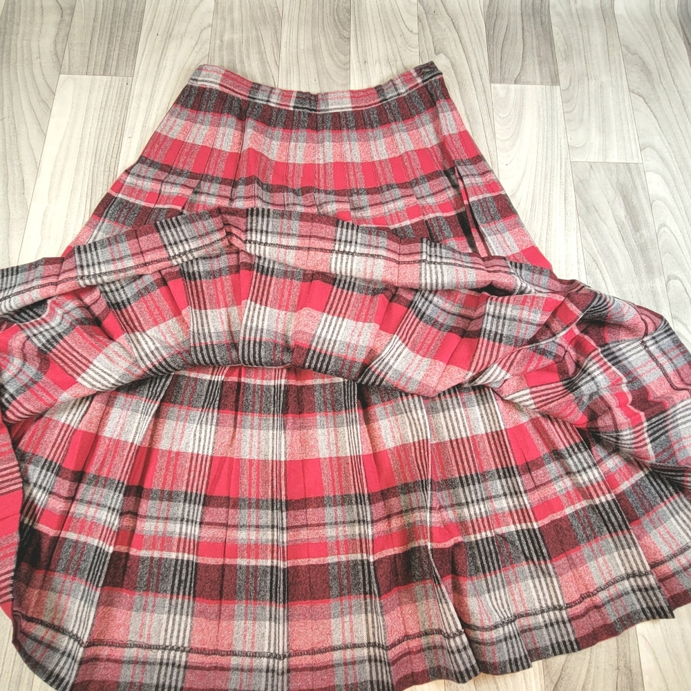 Pendleton Wool Skirt Size 10 26"W Red and Gray Plaid Pleated A-Line Midi VTG - Picture 4 of 9
